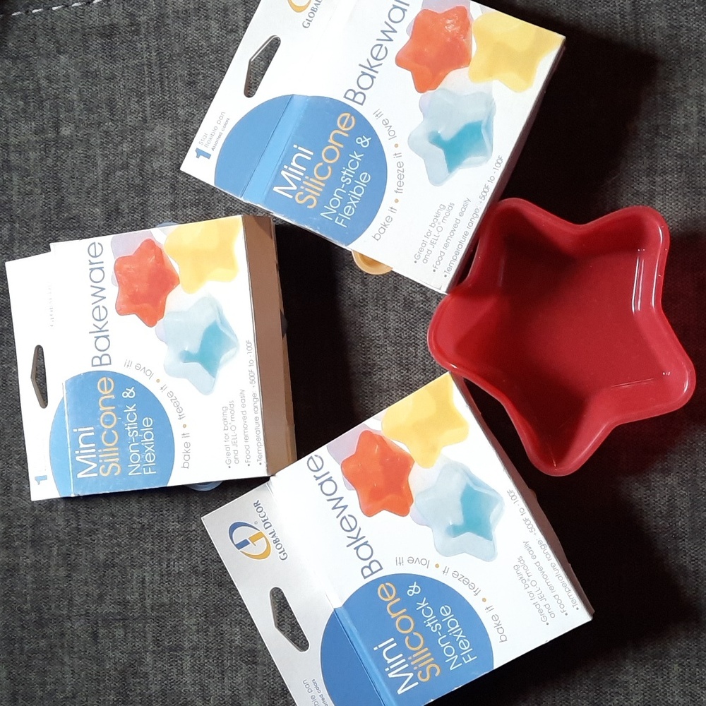 Globe Décor Mini Silicone Bakeware Set 4 Star Shaped Mold Baking Freezing NIB